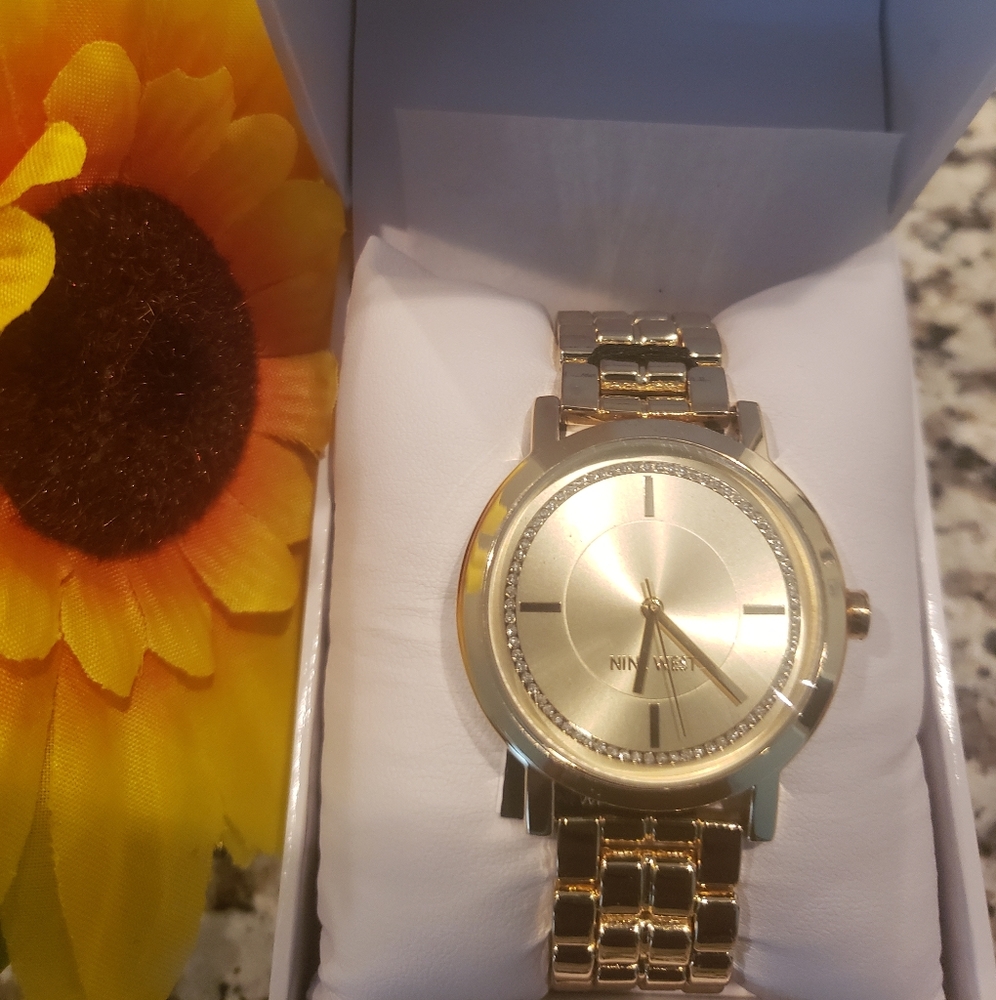 Nine West Gold Glitter-Accented Bracelet Watch